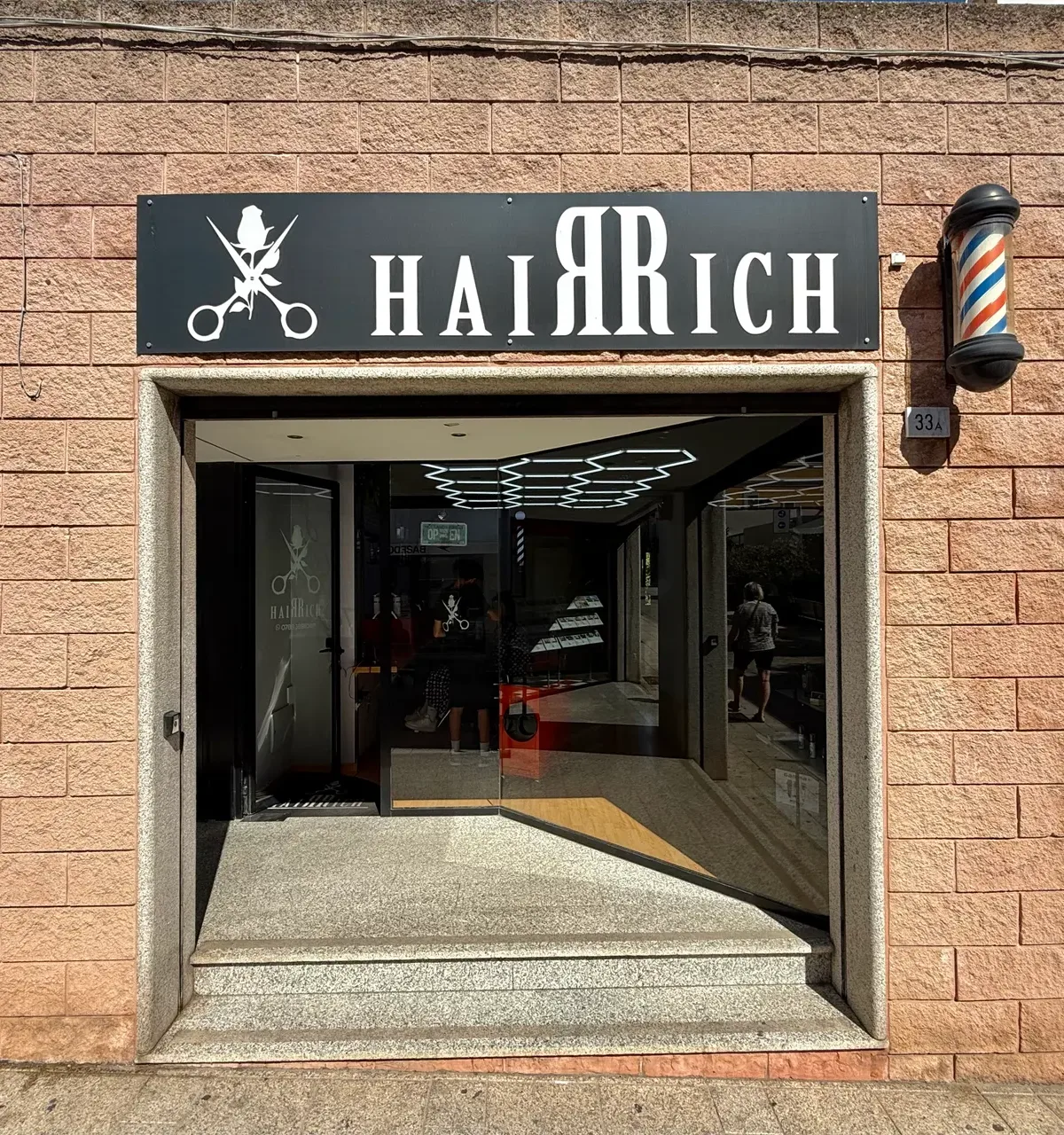 Hair Rich Olbia · vetrina del salone